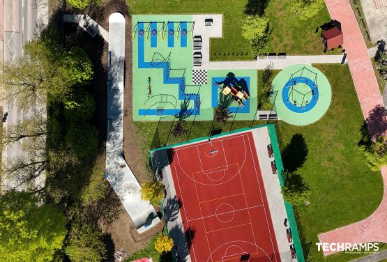 Skatepark en la Escuela Primaria 78 - Calle Łuczanowicka - Cracovia