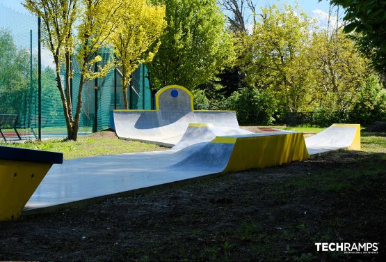 Skatepark en la Escuela Primaria 78 - Calle Łuczanowicka - Cracovia