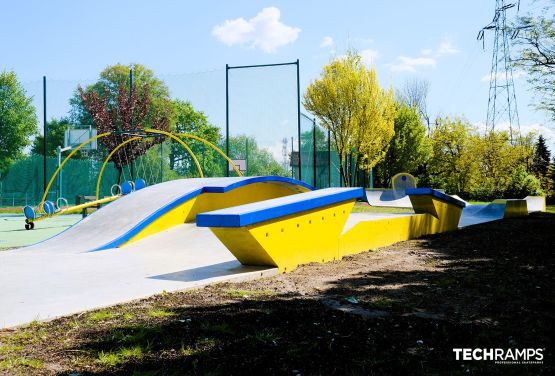 Skatepark en la Escuela Primaria 78 - Calle Łuczanowicka - Cracovia