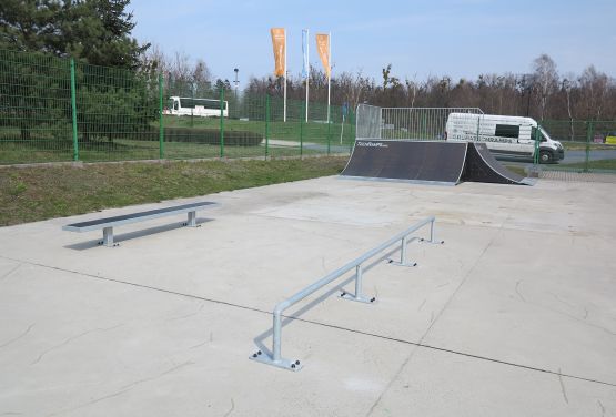 Przeszkody w skateparku w Tarnowskich Górach (śląskie)