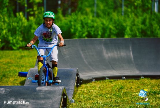 Compuesto pumptrack de AVEBMX