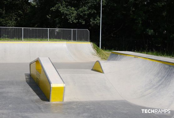 Skatepark en béton - Brzesko