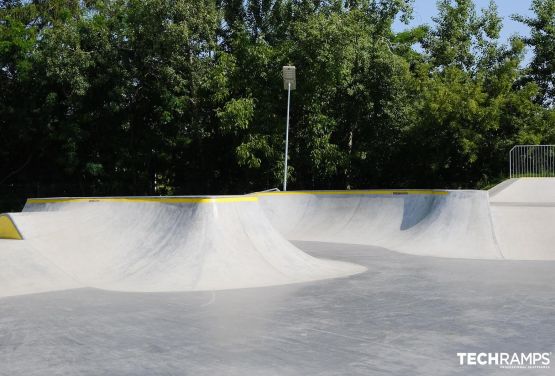 Skatepark en béton - Brzesko