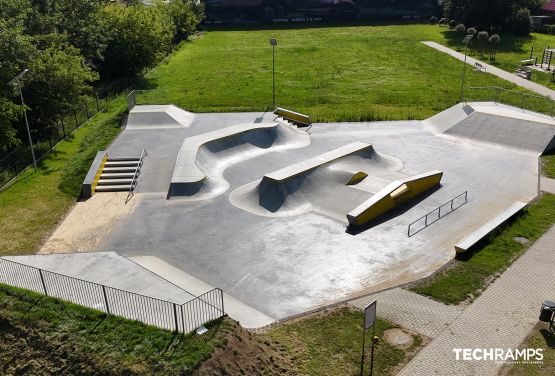 Skatepark en béton - Brzesko