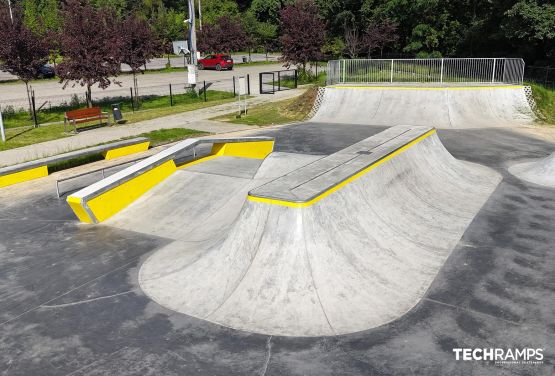 Skatepark en béton - Brzesko