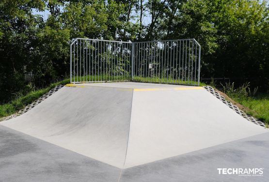 Skatepark en béton - Brzesko