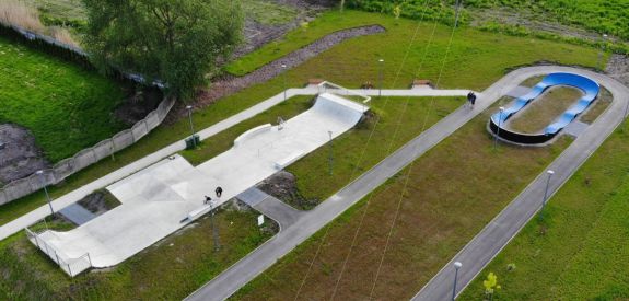 Skatepark aus Beton in Chęciny