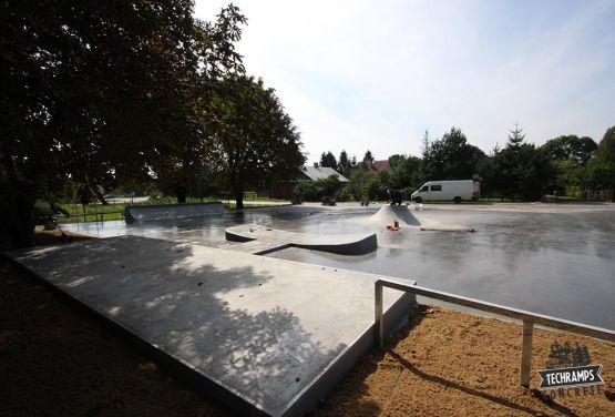 Skatepark Komarówka - Polonia