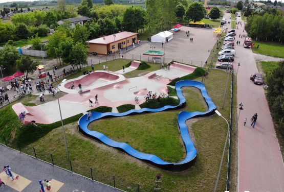 Pumptrack près du skatepark à Sławno